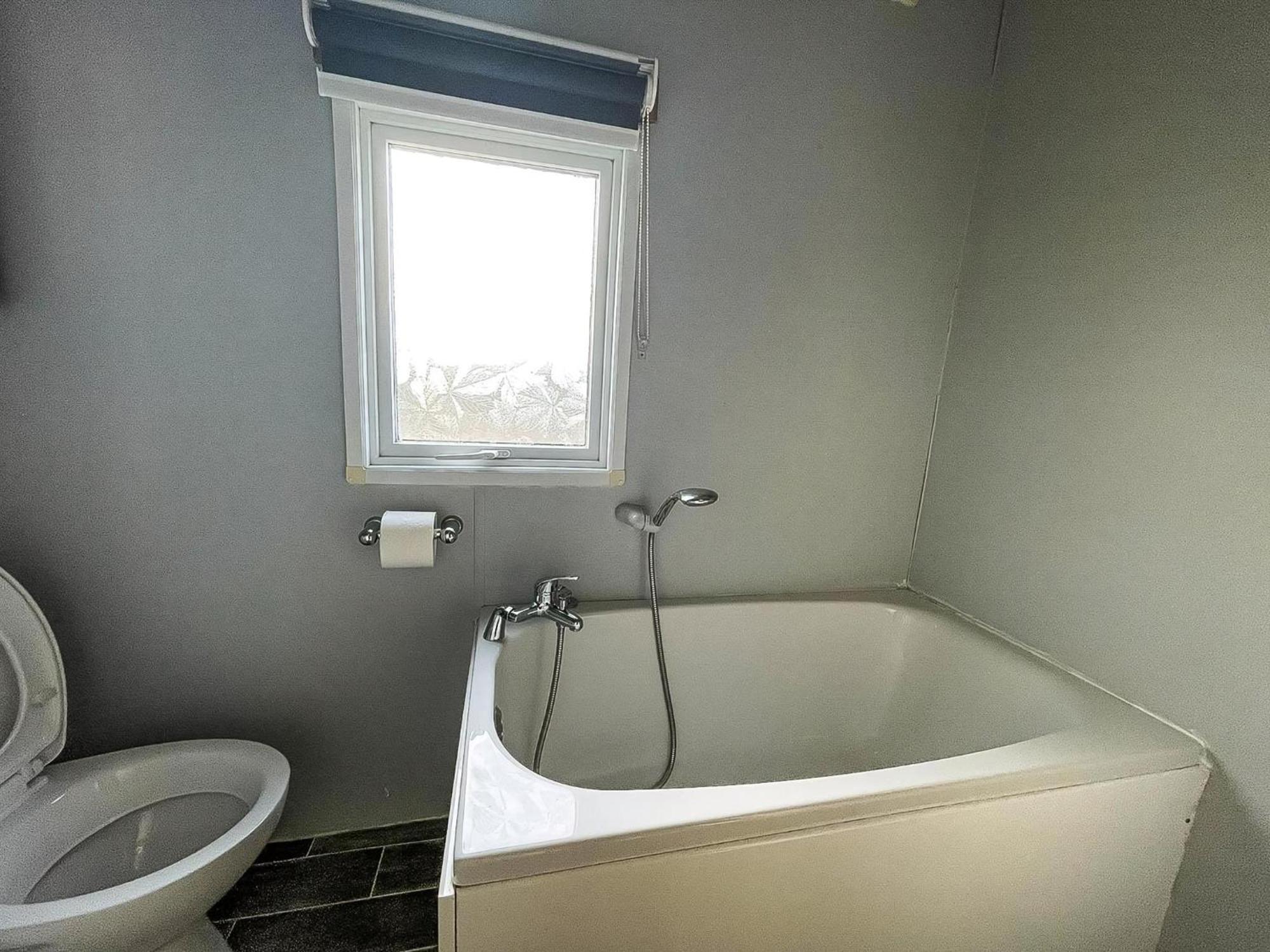 6 Berth Caravan For Hire At Seawick Holiday Park In Clacton-On-Sea Ref 27049Sw Zewnętrze zdjęcie