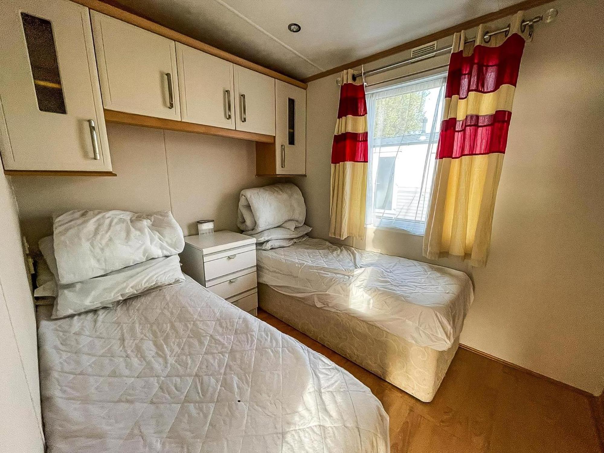 6 Berth Caravan For Hire At Seawick Holiday Park In Clacton-On-Sea Ref 27049Sw Zewnętrze zdjęcie